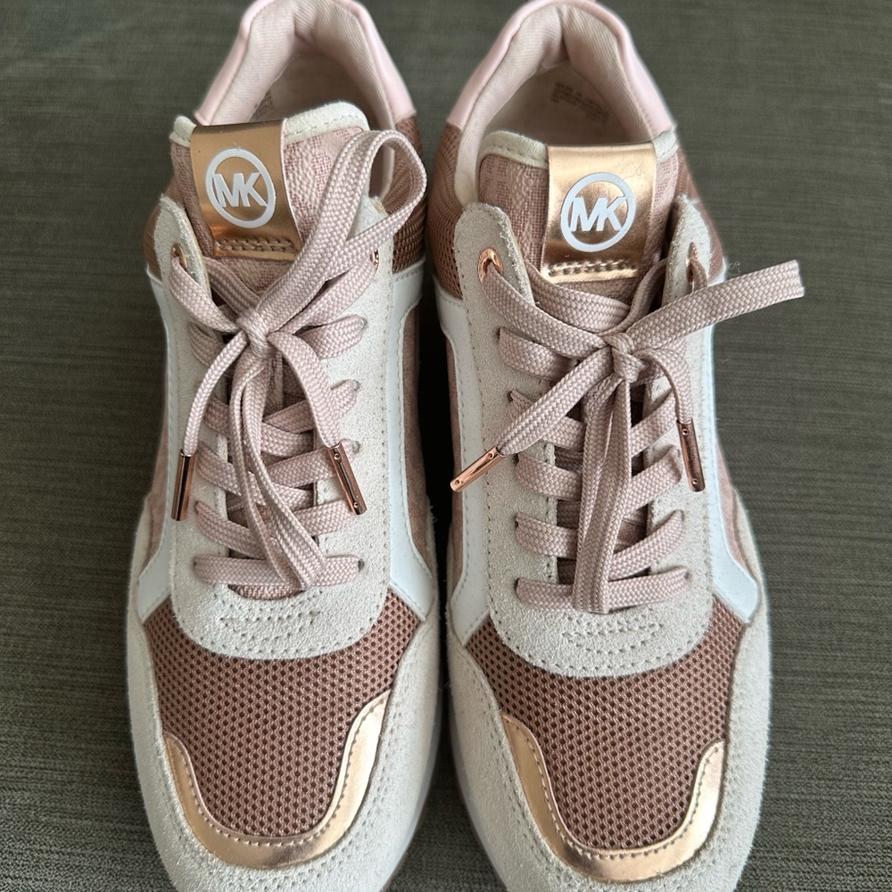 Michael Kors Wilma Sz 8 Sneaker - Picture 3 of 8